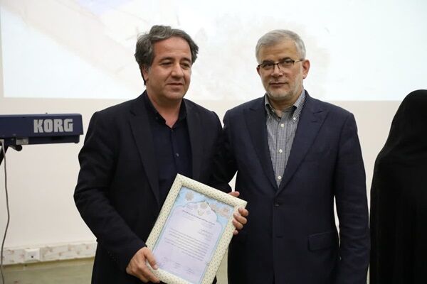 تقدیر از مدیرکل راه و شهرسای استان البرز در بیست و هفتمین جشنواره خیرین مدرسه ساز