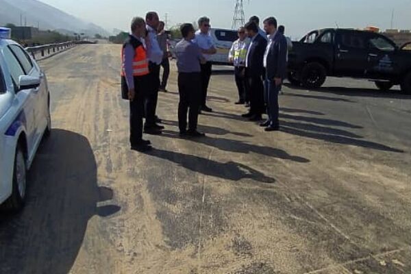 تلاش ۱۹ ساعته راهداران برای پاکسازی محور «عسلویه- کنگان» تلاش ۱۹ ساعته راهداران برای پاکسازی محور «عسلویه- کنگان» بوشهر