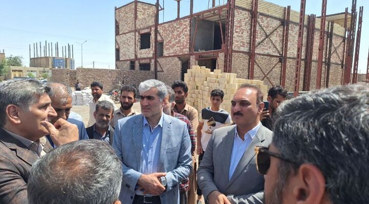 بازدید مسئولان صندوق ملی مسکن از پروژه‌های طرح نهضت ملی مسکن شهرستان زابل/ تاکید بر تسریع در تحویل این واحدهای با تخصیص تسهیلات قرض‌الحسنه