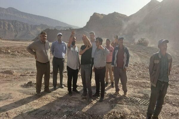 بازدید مسئول پیگیری سفرهای استانی معاون وزیر از پروژه های راهسازی استان بوشهر