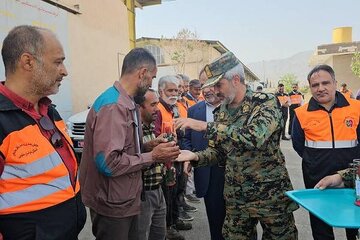 ببینید |دیدار فرمانده یگان ویژه انتظامی استان خراسان جنوبی به همکاران اداره کل و راهداری و حمل و نقل جاده ای استان به مناسبت روز کارگر