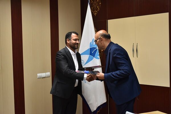 تفاهم نامه همکاری راه و شهرسازی استان سمنان و دانشگاه آزاد اسلامی  سمنان امضا شد