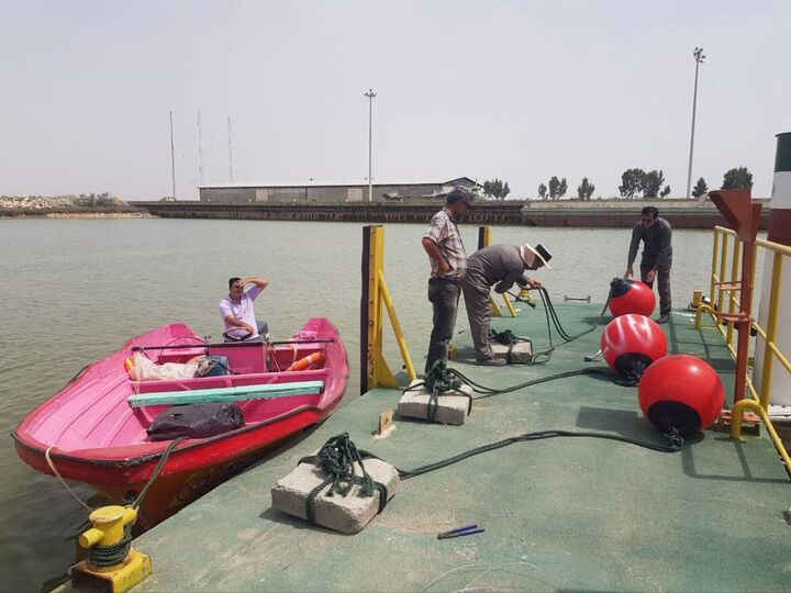 نصب ۳ عدد بویه در مسیرهای قایقرانی بندر ترکمن و شبه جزیره آشوراده عکس