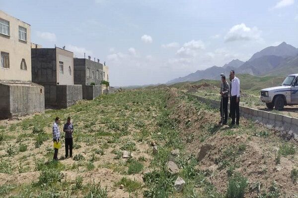 تحویل ۱۰ قطعه زمین به متقاضیان طرح جوانی جمعیت در شهر زاوین استان خراسان رضوی اداره کل راه و شهرسازی خراسان رضوی