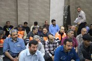 ببينيد | مراسم یادبود جان‌باختگان جامعه حمل‌ونقل جاده‌ای در حادثه دلخراش بندر شهید رجایی بندرعباس در مسجد پایانه بار امیرکبیر اصفهان