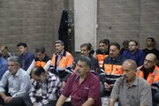 ببينيد | مراسم یادبود جان‌باختگان جامعه حمل‌ونقل جاده‌ای در حادثه دلخراش بندر شهید رجایی بندرعباس در مسجد پایانه بار امیرکبیر اصفهان