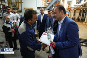 ببینید | تجلیل از کارگران مشغول خدمت در وزارت راه و شهرسازی