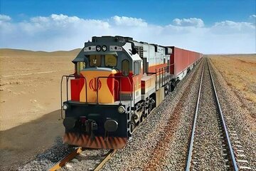 زیرسازی، روسازی و بهره برداری از ۲۸۷ کیلومتر مسیر ریلی/ بازسازی و نوسازی ۵۹۰ لکوموتیو و واگن باری و مسافری در سال اول دولت چهاردهم