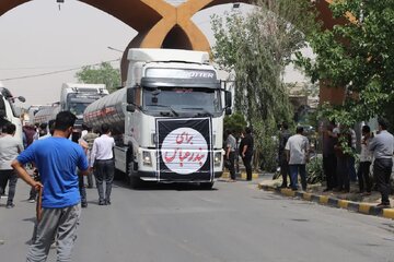 ببينيد | برگزاری مراسم گلریزان کمک به خانواده‌های قربانیان و مصدومان جامعه حمل‌ونقل جاده‌ای استان اصفهان در حادثه اسکله شهید رجایی بندرعباس