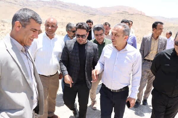 ببینید| بازدید عضو کمسیون عمران مجلس شورای اسلامی از پروژه احداث محور قیر - جهرم