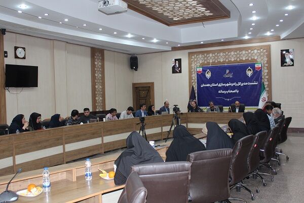 بیش از ۱۳ هزار نفر در استان همدان متقاضی زمین رایگان در طرح جوانی جمعیت نشست خبری مدیر کل همدان