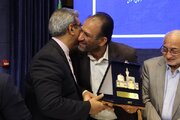 ببینید | تقدیر از مدیرکل راه و شهرسازی استان خراسان رضوی در جشنواره خیرین مدرسه‌ساز؛ آغاز ساخت مدارس در پروژه‌های نهضت ملی مسکن