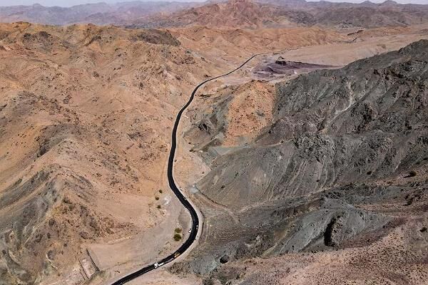 ببینید|بهسازی و آسفالت راه روستایی زمان آباد شهرستان بیرجند در استان خراسان جنوبی