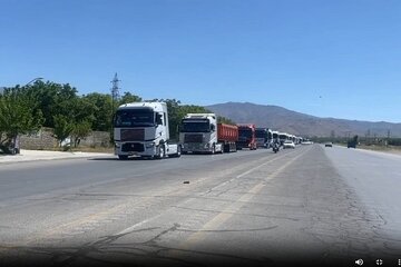 ️ ویدئو| ادای احترام و همدردی کامیون داران شهرستان تویسرکان با حادثه دیدگان بندر شهید رجایی