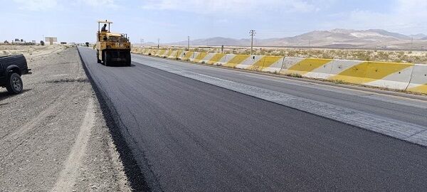 پیشرفت ۸۰ درصدی عملیات بهسازی و روکش آسفالت محور آرادان – سرخه استان سمنان