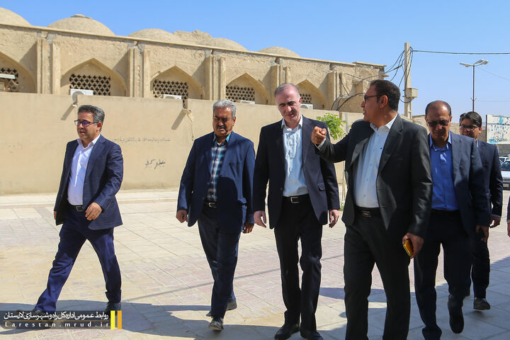 ببینید|بازدید مدیرکل دفتر نظارت بر طرح‌های توسعه وزارت راه و شهرسازی از بافت تاریخی شهر لار