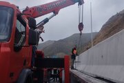 ببینید|آغاز عملیات نصب حفاظ بتی (نیوجرسی)در محور کرج-کندوان -حوزه استان البرز
