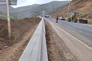ببینید|آغاز عملیات نصب حفاظ بتی (نیوجرسی)در محور کرج-کندوان -حوزه استان البرز