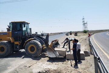 آغاز ساماندهی و تعمیرات حفاظ فلزی برای رفع نقاط حادثه‌خیز در محورهای شمالی استان کرمان