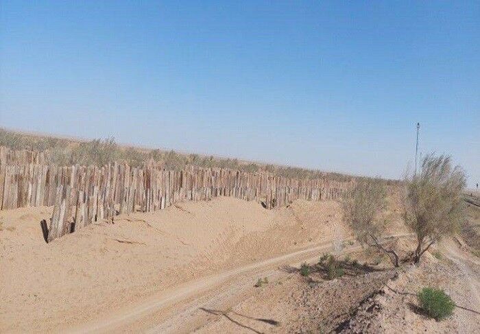 مقابله با ماسههای روان در محور ترانزیتی سرخس ماسه