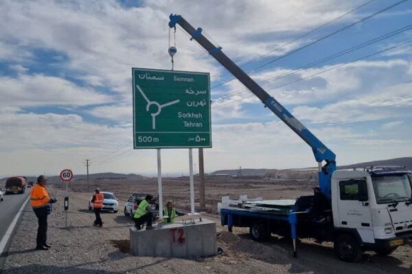 آغاز عملیات نصب بیش از ۲۲۰۰ مترمربع تابلوهای ایمنی و اطلاعاتی در محورهای مواصلاتی استان سمنان