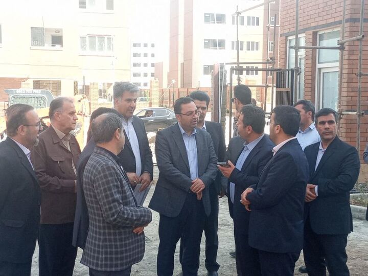 بازدید معاون مسکن وزیر راه و شهرسازی از طرح‌های نهضت ملی مسکن قم