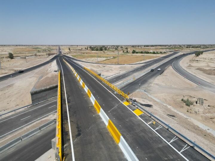 راهسازی در دمای بالا سیستان و بلوچستان، ارادهای که از
تابستان هم داغتر است راهسازی در دمای بالا سیستان و بلوچستان، ارادهای که از تابستان هم داغتر است