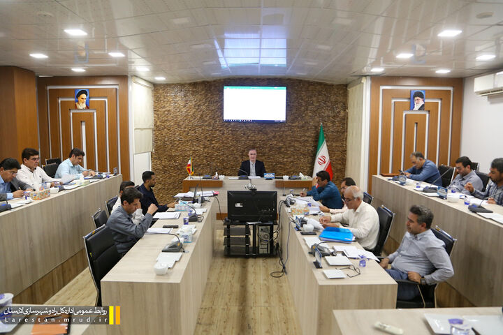 برگزاری نشست برنامه‌ریزی درآمدی اداره‌کل راه و شهرسازی لارستان با محوریت تحقق اهداف سازمان ملی زمین و مسکن در سال ۱۴۰۴