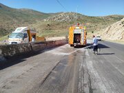 ببینید| پاکسازی و برقراری تردد در محل واژگونی یک دستگاه تریلر در محور خرم آباد - دورود