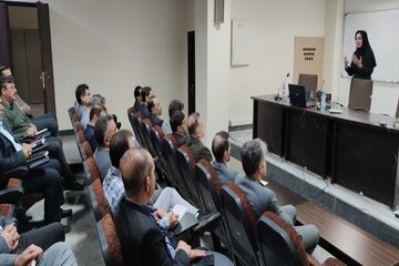 برگزاری دوره آموزشی آیین‌ نگارش و مکاتبات اداری در اداره کل راه و شهرسازی خراسان شمالی