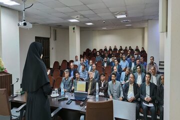 برگزاری دوره آموزشی آیین‌ نگارش و مکاتبات اداری در اداره کل راه و شهرسازی خراسان شمالی