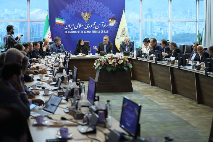 انتفاع مردم در همدلی و همافزایی وزارت راه و شهرسازی و کمیسیون عمران مجلس است/پیشگامی شرکت راه آهن در جذب سرمایهگذاری بخش خصوصی رضایی کوچی