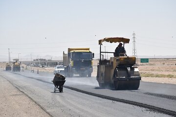 عملیات اصلاح و بهسازی روکش آسفالت کمربندی سمنان