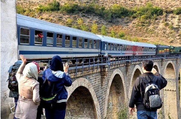 بازگشت قطار گردشگری شیرگاه به ریل پس از ۵ سال شیرگاه