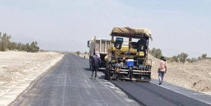 اتمام بیش از ۲ کیلومتر آسفالت دو محور فرعی و روستایی در منوجان جنوب کرمان راهداری