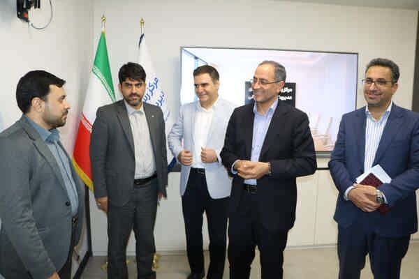 بازدید معاون توسعه مدیریت وزیر راه از مرکز رشد و نوآوری اداره‌کل راه و شهرسازی فارس