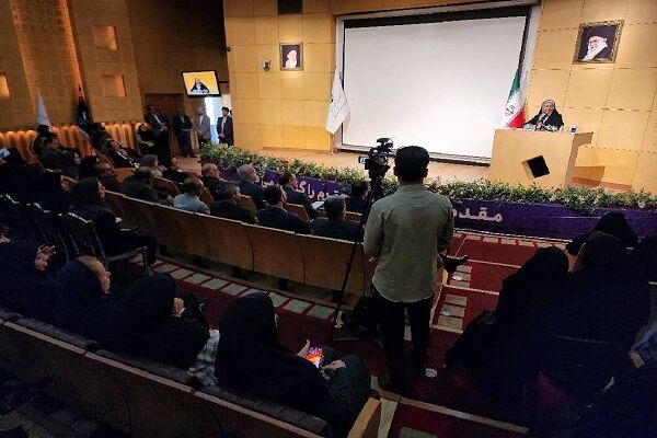 دیدار صمیمانه وزیر راه و شهرسازی با همکاران این وزارتخانه