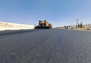 اجرای عملیات روکش آسفالت در محور بیرجند_قاین به همت راهداران خراسان جنوبی