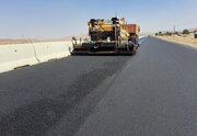 اجرای عملیات روکش آسفالت در محور بیرجند_قاین به همت راهداران خراسان جنوبی