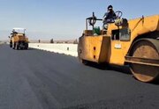 اجرای عملیات روکش آسفالت در محور بیرجند_قاین به همت راهداران خراسان جنوبی