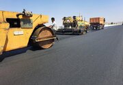 اجرای عملیات روکش آسفالت در محور بیرجند_قاین به همت راهداران خراسان جنوبی