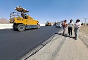 اجرای عملیات روکش آسفالت در محور بیرجند_قاین به همت راهداران خراسان جنوبی