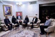 ببینید | دیدار وزیر راه و شهرسازی با خانواده شهید امیر عبداللهیان