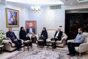 ببینید | دیدار وزیر راه و شهرسازی با خانواده شهید امیر عبداللهیان