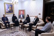 ببینید | دیدار وزیر راه و شهرسازی با خانواده شهید امیر عبداللهیان
