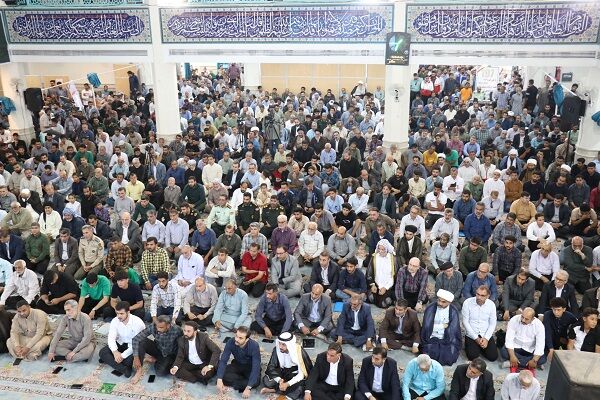 ببینید| برپایی میز خدمت با حضور معاونین اداره کل راه و شهرسازی خوزستان به مناسبت سوم خرداد در مصلی نماز جمعه خرمشهر