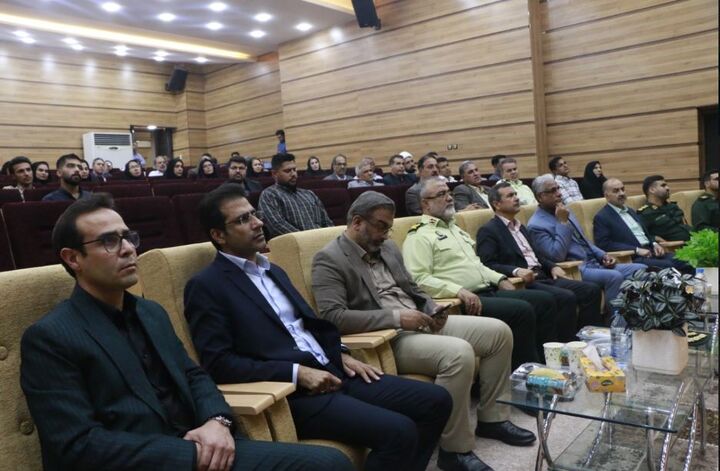 مراسم گرامیداشت سالروز آزادسازی خرمشهر در اداره کل راه و شهرسازی سیستان و بلوچستان برگزار شد