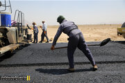 عملیاتِ اجرای آسفالت در ۱۰ کیلومتر ابتدایی قطعه دوم محور لار – بندرعباس