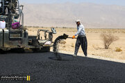 عملیاتِ اجرای آسفالت در ۱۰ کیلومتر ابتدایی قطعه دوم محور لار – بندرعباس