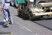 عملیاتِ اجرای آسفالت در ۱۰ کیلومتر ابتدایی قطعه دوم محور لار – بندرعباس